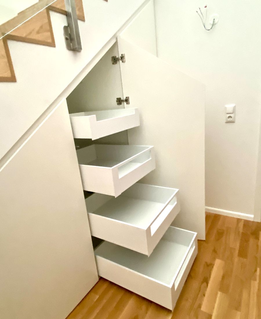 Treppenschrank