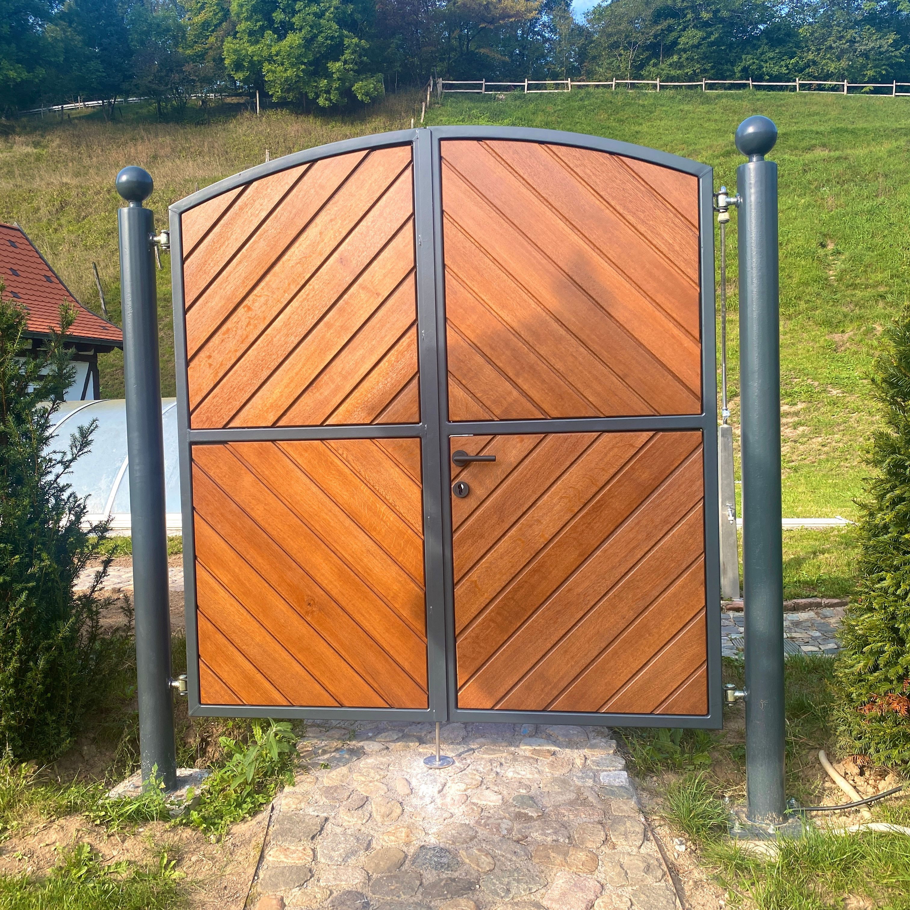 Gartentor kundenindividuell in Eiche